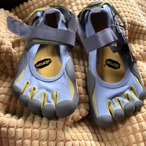 Vibram Kid Size 4 Youth